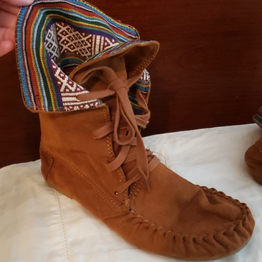 Moccasins high top